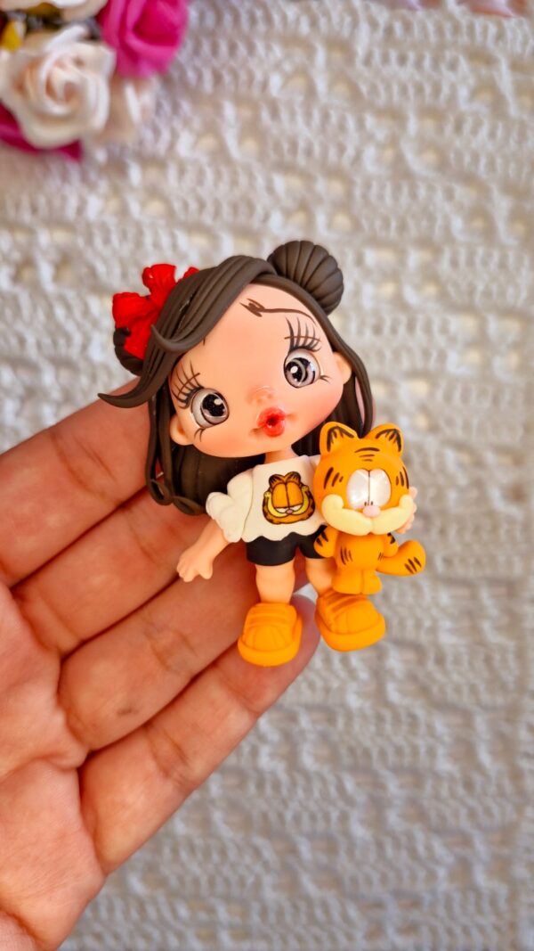 Menina Com Garfield
